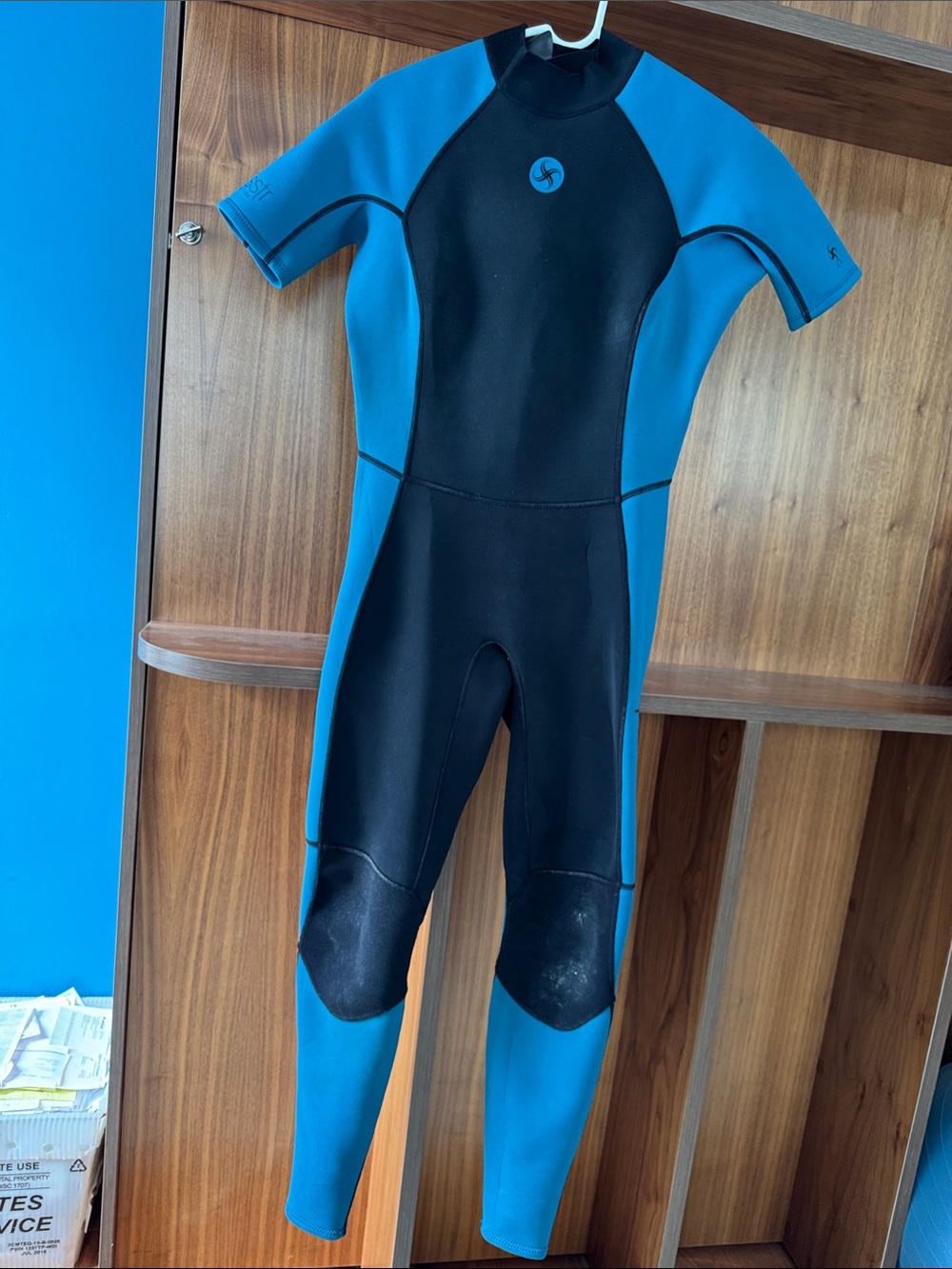 SISSTR Surf spring suit: 2mm thickness, short sleeves, full leg, back-zip.